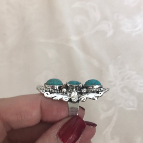 Costume ring! - Picture 2 of 3